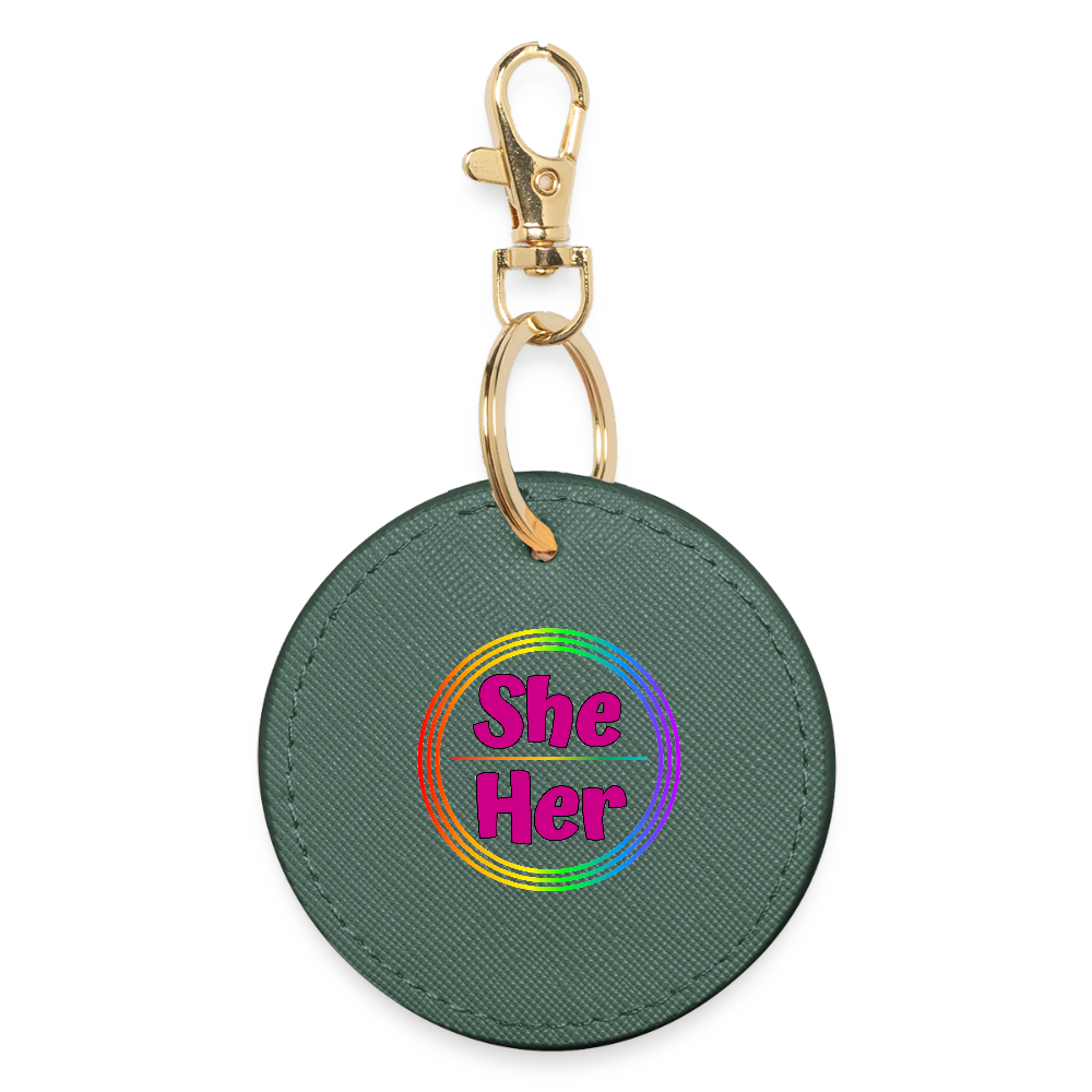 She/Her Pronomen Regenbogenkreis - BOUTIQUE Schlüsselanhänger - Fichte