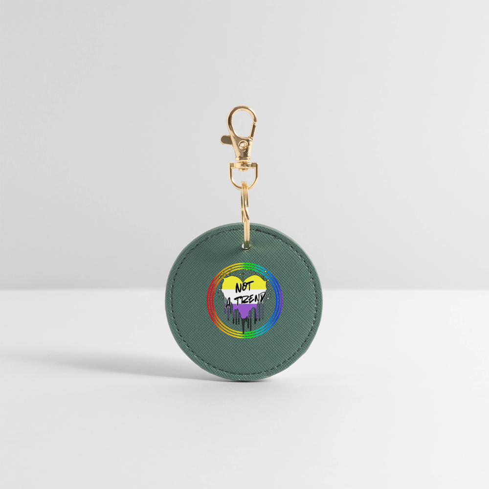 Nonbinary Not a Trend "Regenbogenkreis Edition" - BOUTIQUE Schlüsselanhänger - Fichte