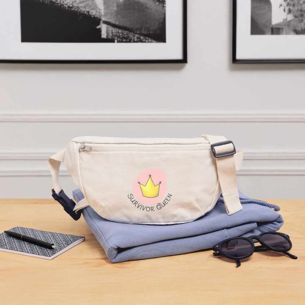 Survivor Queens Logo "Schriftzug Edition" - Stanley/Stella recycelte Gürteltasche - Naturweiß