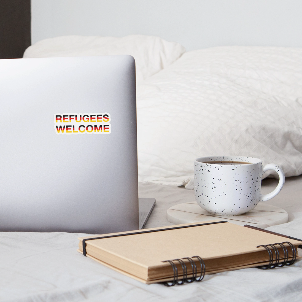 Refugees Welcome in Deutschlandfarben - Sticker (groß) - Mattweiß
