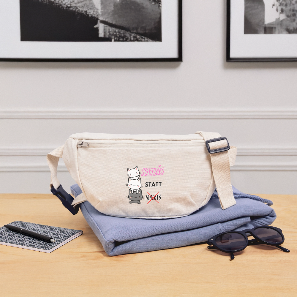 Katzis statt Nazis - recycelte Gürteltasche - Naturweiß