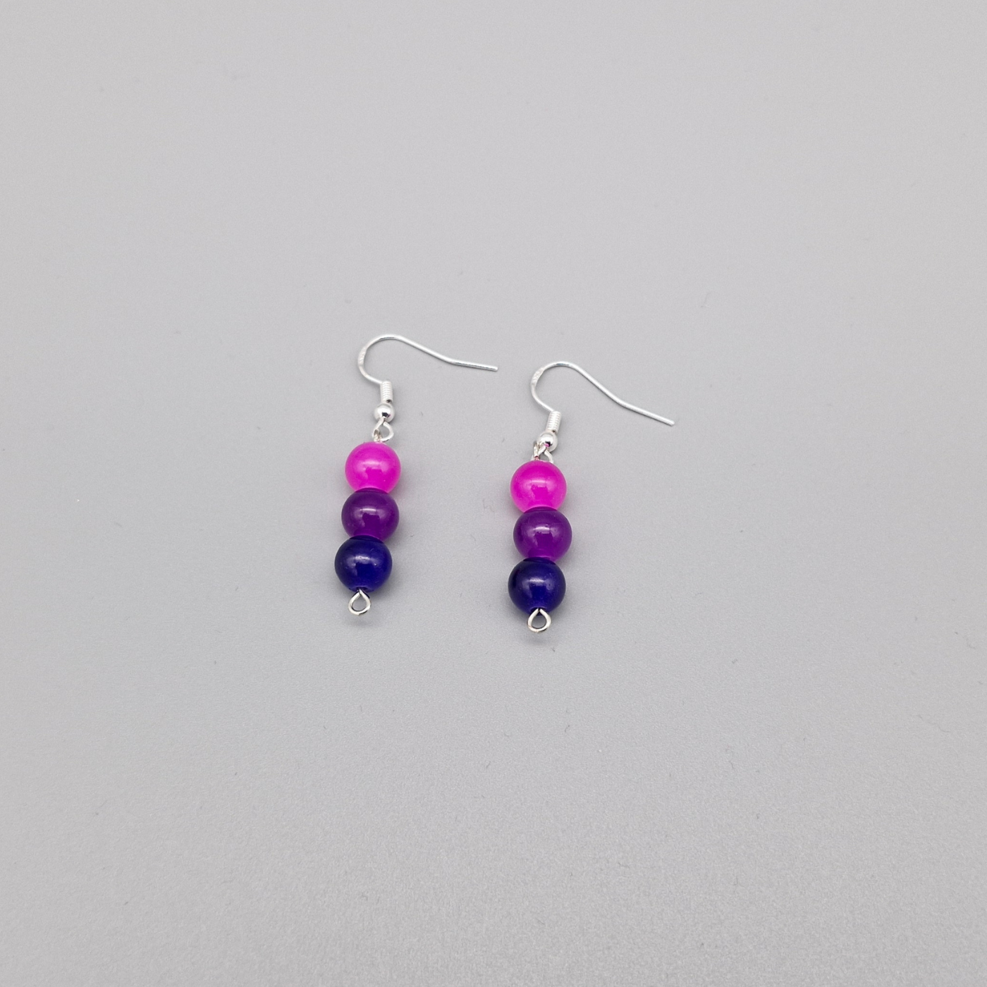 Bi Pride Ohrringe – Glasperlen in Pink, Lila und Blau – handgefertigt von Klara